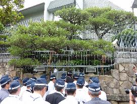 Raid on yakuza headquarters