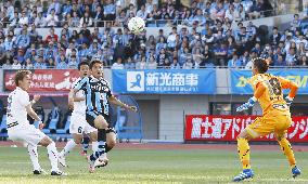 Soccer: Okubo fires brace as Kawasaki return to top of J-League