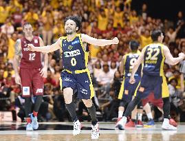 Basketball: Tochigi edges Kawasaki to win inaugural B-League crown