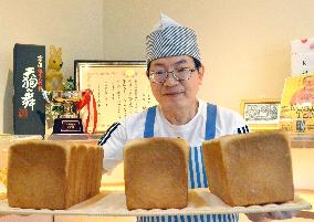 Foodies queue up for artisan bread in Toyama