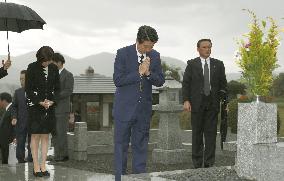 Japan PM Abe visit to father's grave