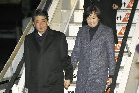 Japan PM Abe, wife at Zurich Airport