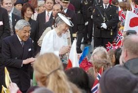 (1)Emperor, empress meets Norwegian citizens