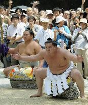 Hakuho's ring-entering ceremony
