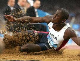 (2)Phillips wins gold in men's long jump in Olympics