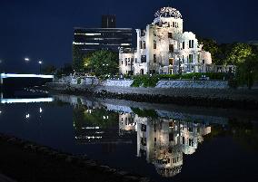 Obama makes historic visit to Hiroshima