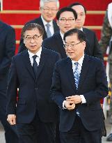 S. Korean envoys return home from N. Korea