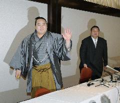 Scandal-tainted Asashoryu calls it quits