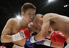 Ao gets KO to defend WBC super featherweight crown