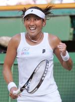 Sugiyama triumphs over Hingis to make Wimbledon 4th round