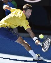 Djokovic advances to Australian Open quarterfinals