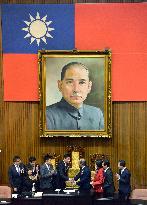 Taiwan's 1st non-KMT legislative speaker