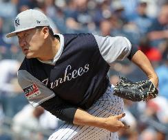 Baseball: Tanaka earns 10th win as Yankees rout Mariners