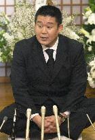 (2)Sumo elder Futagoyama's death leaves 2 sons stunned