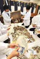Bankers count money offered to Kyoto shrine