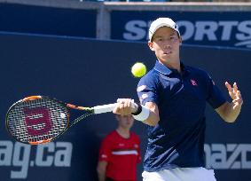 Nishikori returns to action with straight-sets win in Toronto