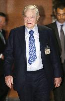 Abe meets U.S. investor Soros