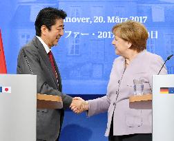 Abe, Merkel agree to work with U.S. in promoting trade