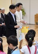 Japan emperor, empress meet toddlers