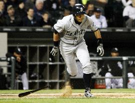 Ichiro plays game vs White Sox