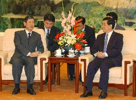 Ex-Foreign Minister Komura meets Chinese Pres. Hu