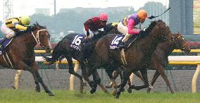 (2)Ando guides Tsurumaru Boy to victory at Yasuda Kinen