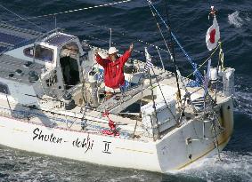 (2)Japanese man finishes solo nonstop around-world trip in yacht
