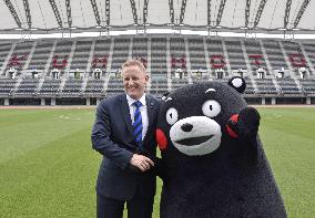 Rugby World Cup chief Gilpin meets Kumamon