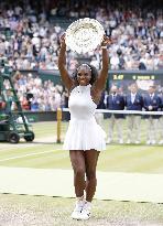 S. Williams defeats Kerber to win seventh Wimbledon title