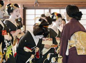 Geisha in Kyoto mark first business day of year