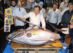 Fishermen on Japan's Oma coast dream of hitting tuna jackpot