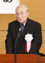 98-yr ex-premier Nakasone seeks constitutional revision