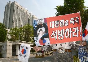 Lawyers deny all charges against S. Korea's ex-president Park
