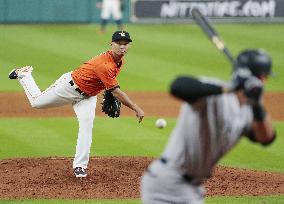 Baseball: Aoki allows 3 runs in 1st major league mound appearance