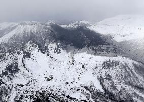 Volcano erupts in eastern Japan