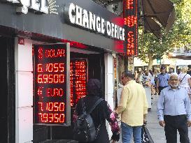 Turkey's lira plunges