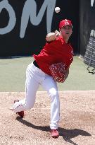 Baseball: Ohtani's 1st bullpen session since surgery