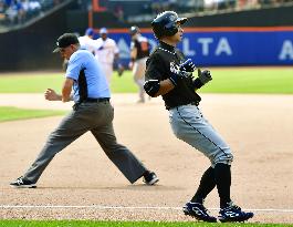 Baseball: Ichiro hits into double play in pinch-hit appearance