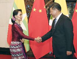 Myanmar's Suu Kyi meets with Chinese President Xi