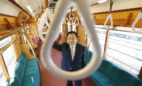 Retro subway car unveiled