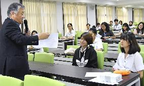 Business manner course for Thai students