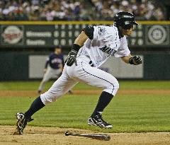 Ichiro extends hitting streaks