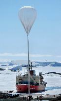 Hot-air balloon released in Antarctica for air survey