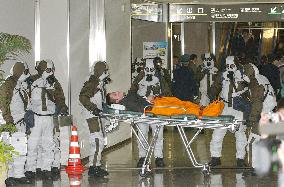 (1)Narita airport holds terror drill