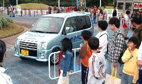 (2)Tokyo Motor Show opens to public