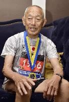 1966 Boston Marathon champion completes full distance