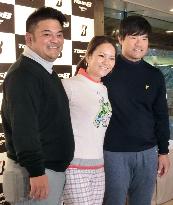 Golf: Ai Miyazato and her brothers at fan event