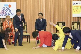 Japan PM Abe, comedy troupe