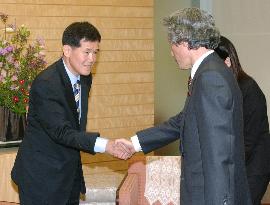 Yonhap head meets Koizumi