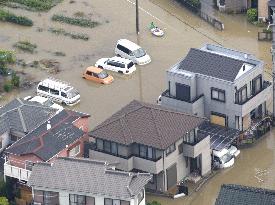 Heavy rain hits central, eastern Japan, 1 dead